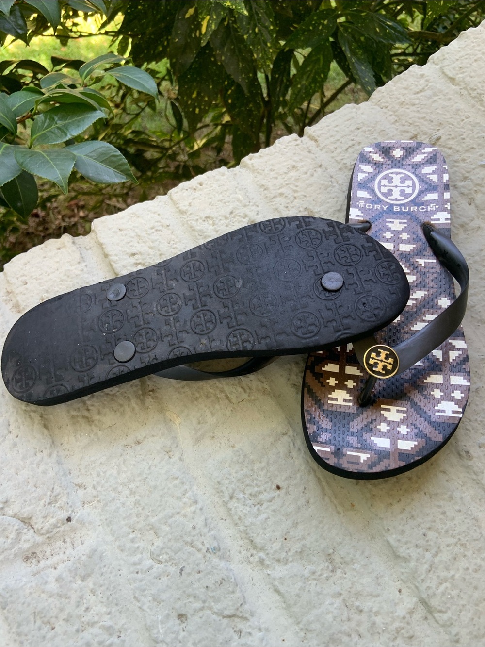 Tory Burch Black Strappy Flip Flops with Brown Patterned Footbed - Picture 5 of 5